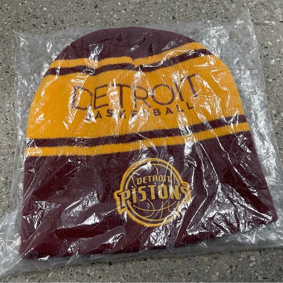New in Bag Central Michigan University CMU Detroit Pistons Beanie Stocking Cap - Picture 3 of 4